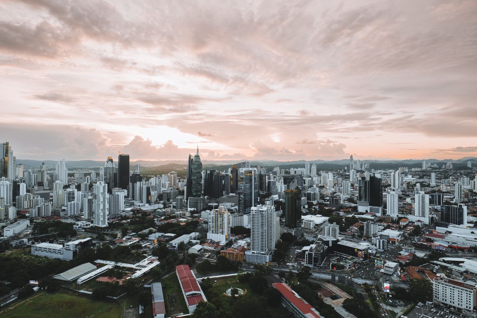 Ciudad de Panamá — consecución de capital y financiamiento empresarial, DB Consultants Group